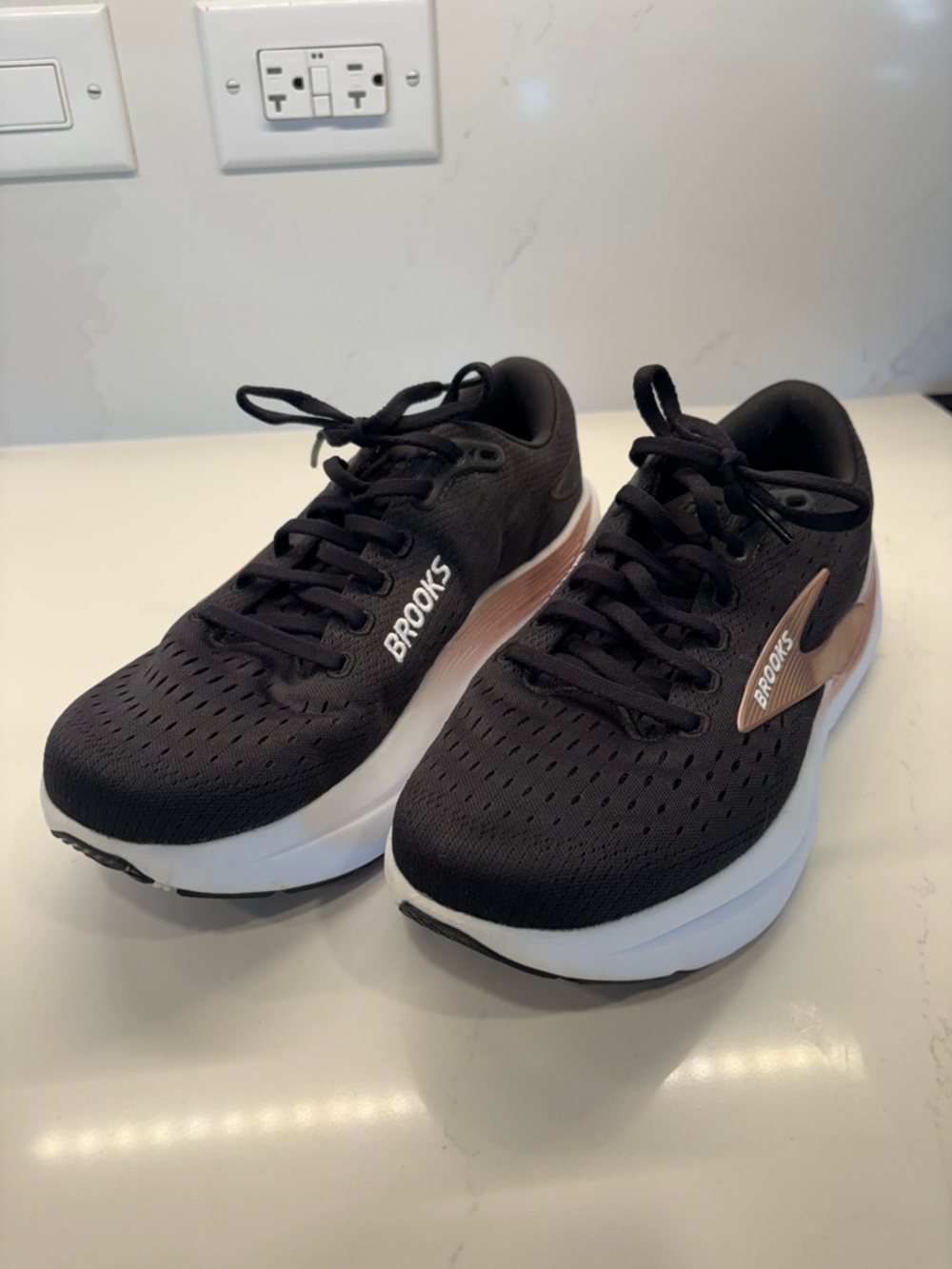 Brooks Ghost Max 3 Black/Rose Gold Running Sneakers - Women’s Size 9